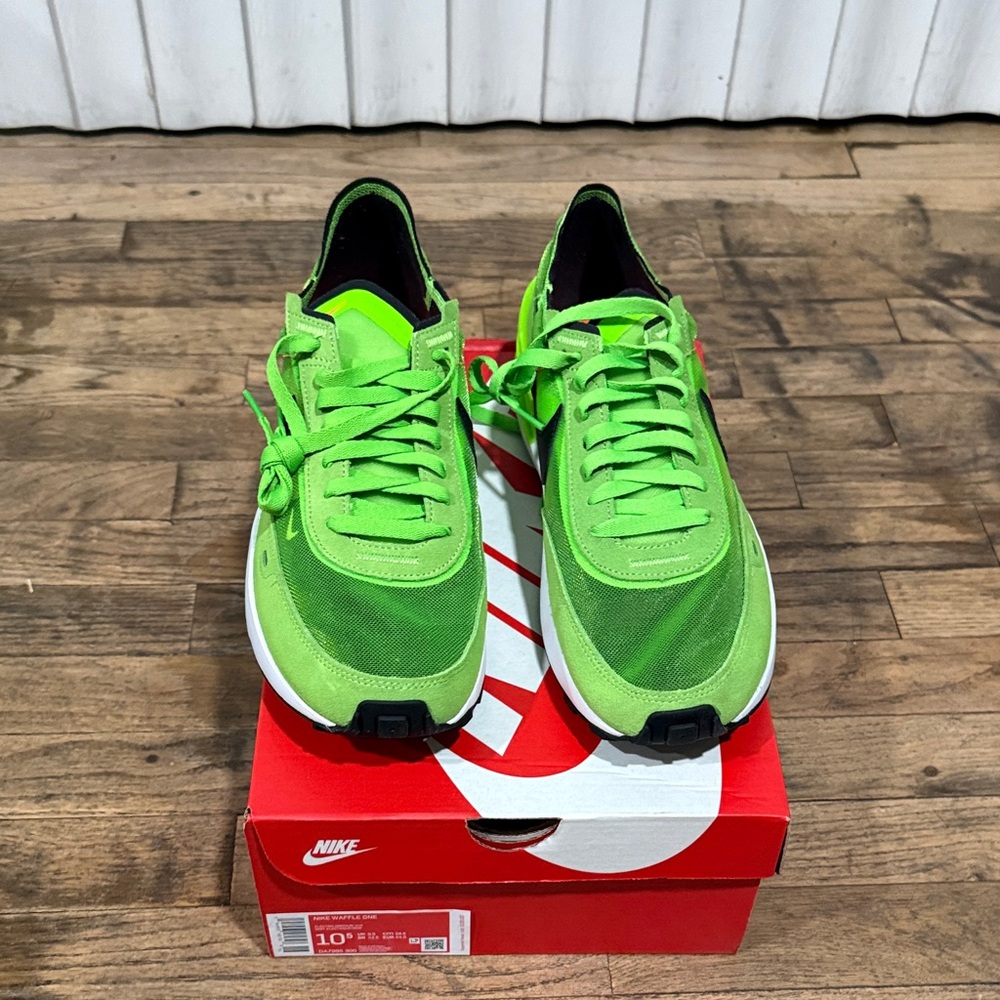 Nike Men's Lime Green Athletic Shoes - Picture 3 of 9